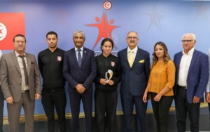 وزير الشباب والرياضة يكرّم أبطال تونس في السباحة بالزعانف
