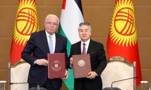 وزير خارجية قرغيزيا يستقبل نظيره الفلسطيني في بشكيك