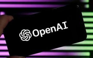 شركة  OpenAI  تجري محادثات متقدمة لإنتاج أول جهاز استهلاكي