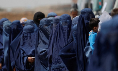 إجلاء خمس نساء أفغانيات مهددات من حركة "طالبان" إلى فرنسا