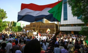 السودان يتخبط بين حكم العسكر وإشراك المدنيين: جهود أممية وإقليمية للدفع نحو استقرار سياسي يضم كافة الأطراف