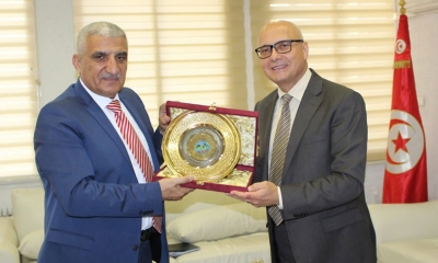 وزير الفلاحة يلتقي المدير العام للمركز العربي لدراسات المناطق الجافة والأراضي القاحلة