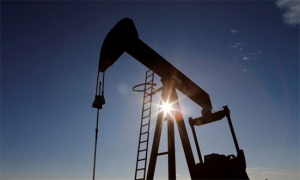 النفط يستقر بعد بلوغه أعلى مستوياته منذ نوفمبر بفضل &quot;أوبك+&quot;