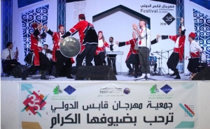 سهرة روني فتوش في مهرجان قابس الدولي: إبداع في أداء المواويل وحضور للأغنية الشعبية التونسية