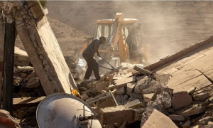 فرق الإنقاذ تبحث عن ناجين من زلزال أودى بحياة أكثر من 2000 في المغرب