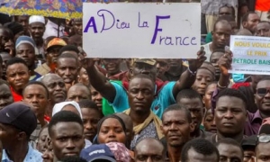 النيجر تنسحب من المنظمة الدولية للفرنكوفونية هل انسحاب فرنسا العسكري والدبلوماسي من النيجر هو بداية نهاية نفوذها في القارة؟