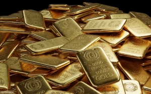الذهب قرب أدنى مستوى في 5 أشهر مع ارتفاع السندات الأميركية