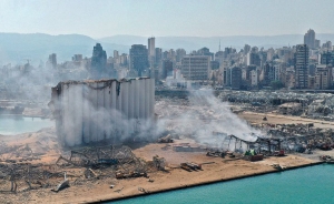 اليوم الذكرى الأولى لفاجعة انفجار مرفإ بيروت:  لبنان يواجه شبح الانهيار ودعوات دولية لتوسيع نطاق التحقيق 