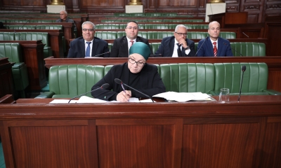 البرلمان يصادق على مشروع قانون أساسي يتعلّق باتفاقية تسليم المجرمين بين تونس والجزائر