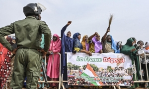 جيش النيجر يتهم فرنسا بنشر قوات استعدادا لـ&quot;تدخل عسكري&quot;