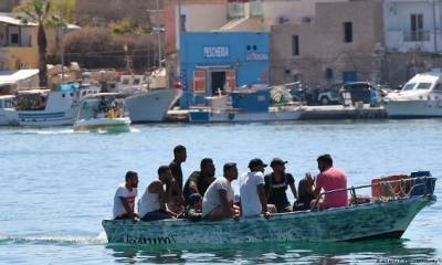 باحث في الهجرة: يمكن لتونس ان تدعو الاتحاد الأوروبي الى تخصيص موارد للتكفل بالمهاجرين الذين وقع ارجاعهم
