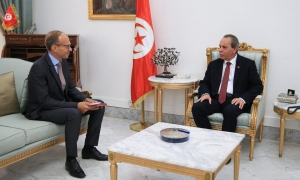 رئيس الحكومة يلتقي مدير مكتب البنك الأوروبي للإستثمار بتونس