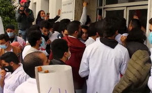 مر 3 أشهر على وفاة زميلهم:  الأطباء الشبان يدخلون في اعتصام مفتوح بعد تنكر الوزارة لتعهداتها