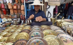 المعارض والصالونات الحرفية تستهوي الصناعات التقليدية التونسية 