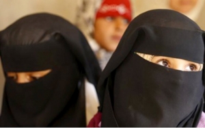 «الحوار مع إسلام فرنسا» يتحول إلى مقاومة للراديكالية: مانويل فالس: « الحجاب هو استعباد للمرأة»