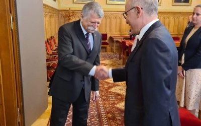 نبيل عمار يلتقي رئيس البرلمان المجري