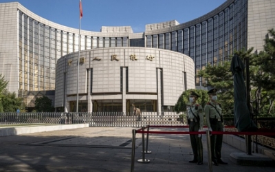 الصين تثبت اليوان عند مستوى قياسي منخفض لمنع المضاربة