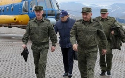 وزير الدفاع الروسي يتفقد منشآت عسكرية في القطب الشمالي