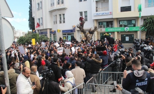 جلسة المصادقة على التحوير الوزاري والاحتجاجات أمام البرلمان : للشارع «غضبه» وللبرلمان وكتله حساباتهم