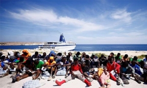 مسؤول إيطالي : لامبيدوزا الإيطالية بلغت &quot;نقطة اللاعودة&quot; في أزمة المهاجرين