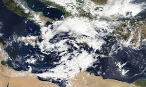 خبير في الطقس: &#039;العاصفة دانيال بصدد الإضمحلال والفيضانات لن تشمل تونس&#039;