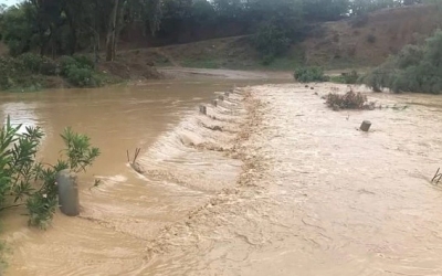 أمطار غزيرة في جندوبة: فيضان وادي الرغاي وانقطاع حركة المرور
