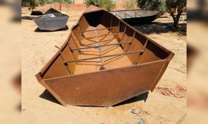 جبنيانة القبض على شخص بصدد صنع قوارب تقليدية الصنع