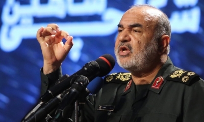 قائد الحرس الثوري الإيراني يتوعد بالانتقام لضحايا تفجيرين