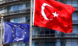 الاتحاد الأوروبي يتجه لتقديم مساعدات مالية أخرى قيمتها 400 مليون يورو لتركيا بعد زلزالي فيفري