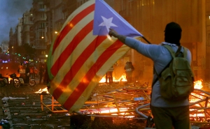 برشلونة تحترق: هل تتجه إسبانيا إلى حرب أهلية جديدة ؟