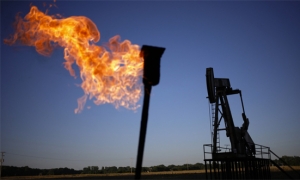 النفط يحافظ على مكاسبه مع ترقب الأسواق لقرار &quot;أوبك+&quot; الجديد
