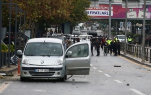 تركيا تقول إن &quot;إرهابيين&quot; نفذا هجوما بقنبلة قرب مبنى وزارة