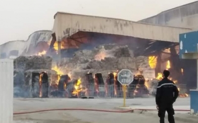 المنستير: حريق هائل بمصنع للأثاث وتعزيزات للحماية المدنية من ولايات مجاورة