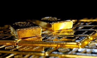 الذهب يواصل الارتفاع مقتربا من أعلى مستوياته في شهر