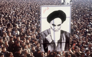 في الذكرى السنوية للثورة الإيرانية: طهران ومحاولات ترتيب العلاقات مع دول الجوار 