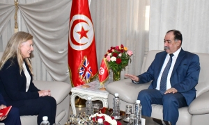 وزير الداخلية يتباحث مع سفيرة المملكة المتحدة بتونس ملف الهجرة غير النظامية