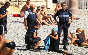 في انتظار قرار مجلس الدولة الفرنسي:  تواصل منع «البوركيني» على الشواطئ الفرنسية