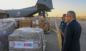 إقلاع أول طائرة عسكرية من تونس محملة بحوالي 12 طنا من المساعدات للشعب الفلسطيني