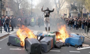 فرنسا:  ماكرون يقول إنه لن يرضخ للعنف بعد احتجاجات ضد تعديل نظام التقاعد