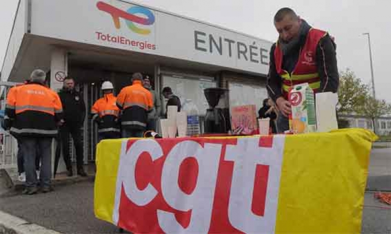 طوطال انرجي :إضراب 34%من العاملين في مصافي ومستودعات