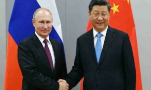 شي يؤكد في موسكو أن بكين ستجعل العلاقات مع روسيا &quot;أولوية&quot;