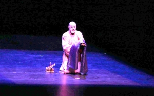 العرض الأول لمسرحية «راشامون» للطفي العكرمي ضمن مسرح الجهات:  الحقيقة نسبية ...