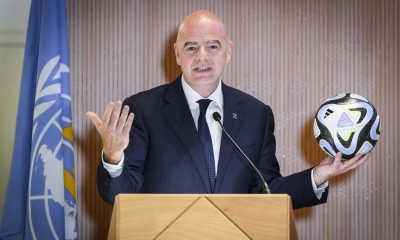 انفانتينو يبدي اهتمامه بتطور كرة القدم في إفريقيا