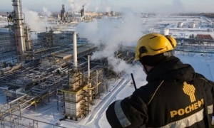 روسيا تفاجئ الأسواق بإعلان خفض إنتاج النفط و والأسعار تقفز باكثر من 2%..