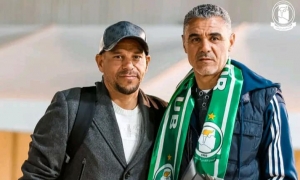 طارق جراية يجدد عقده مع بطل الثنائية في ليبيا