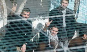 الأسرى الفلسطينيون يُعلنون الإضراب عن الطعام غدا الاثنين