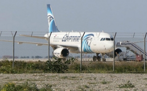 بالفيديو: خطف طائرة مصرية وتحويل وجهتها نحو قبرص