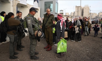 "إسرائيل" تُقيد وصول الفلسطينيين من الضفة للصلاة في الأقصى