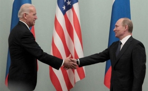 الأزمات الدولية وتأثيراتها على موسكو وواشنطن: العلاقات الروسية الأمريكية بين العقوبات والإتهامات 