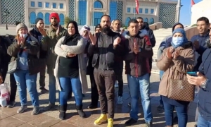 عمال الحضائر الظرفية يحتجون امام مجلس النواب